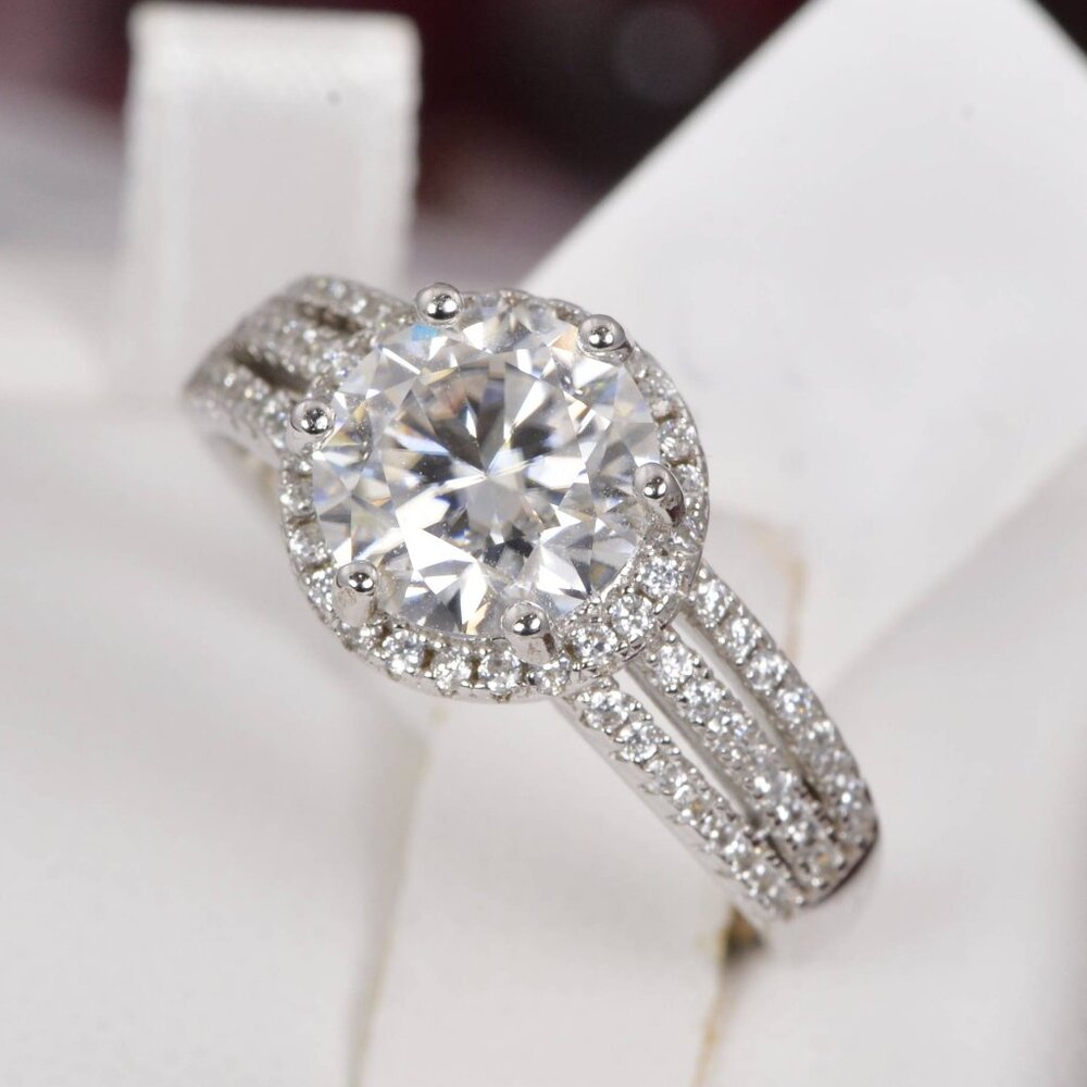 2.0 ct Halo Brilliant Cut Moissanite Engagement Ring 925 Sterling